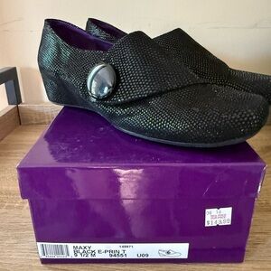 Women’s Vaneli-brand, black textured loafers, super light. Like new, size 9.5.
